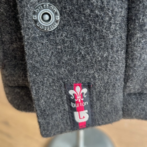 EUC Burton jacket - Picture 7 of 17